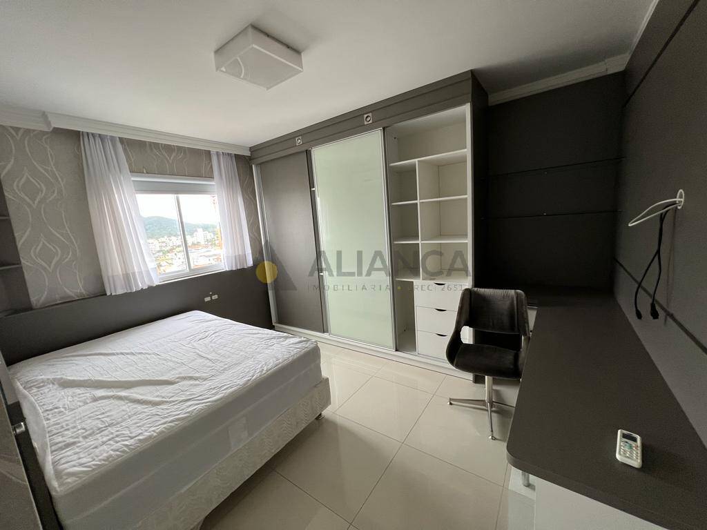 Apartamento à venda com 3 quartos, 156m² - Foto 13