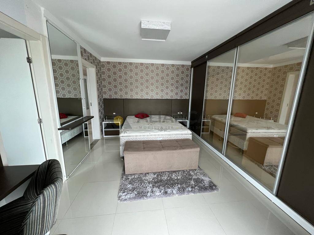 Apartamento à venda com 3 quartos, 156m² - Foto 11