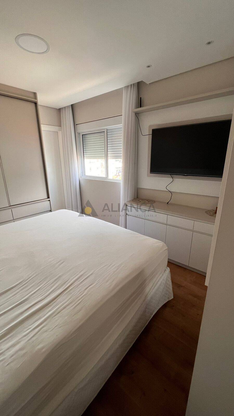 Apartamento à venda com 2 quartos, 80m² - Foto 2