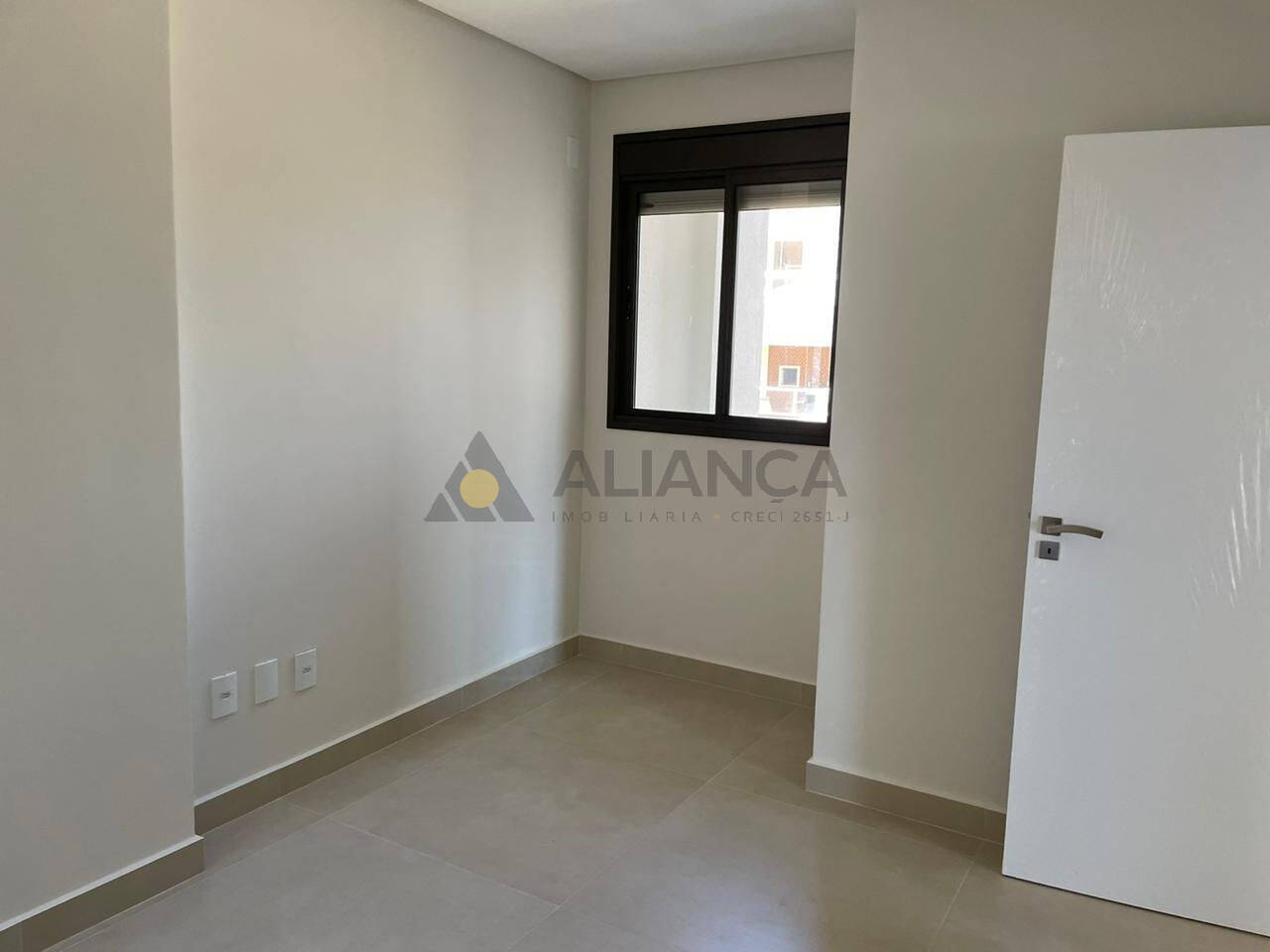 Apartamento à venda com 3 quartos, 96m² - Foto 8