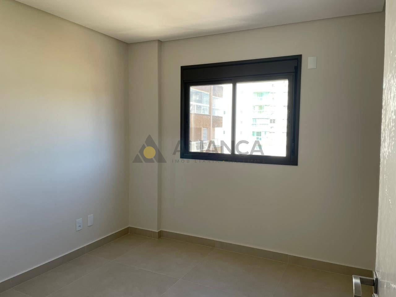 Apartamento à venda com 3 quartos, 96m² - Foto 13