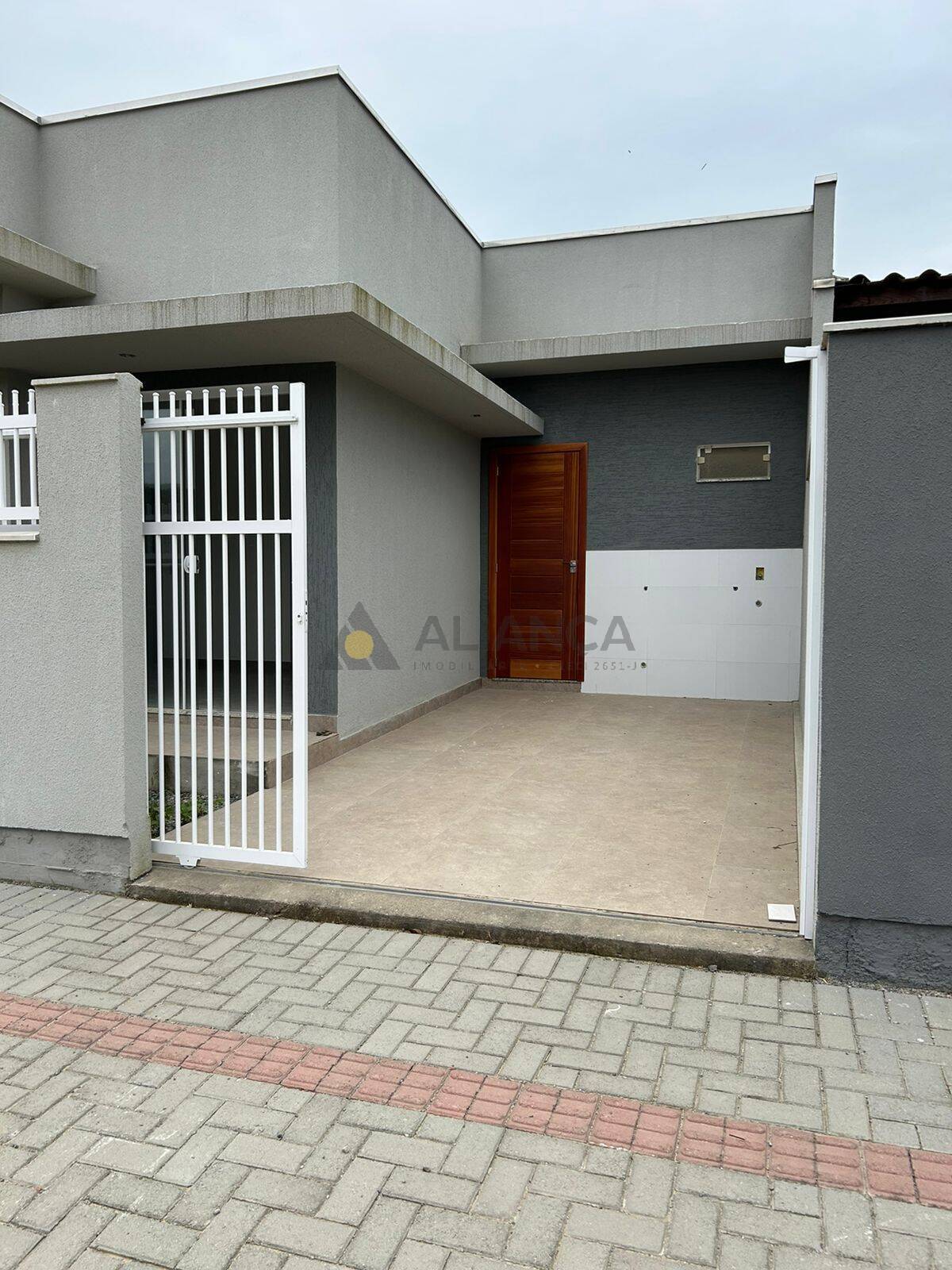 Casa à venda com 2 quartos, 54m² - Foto 2