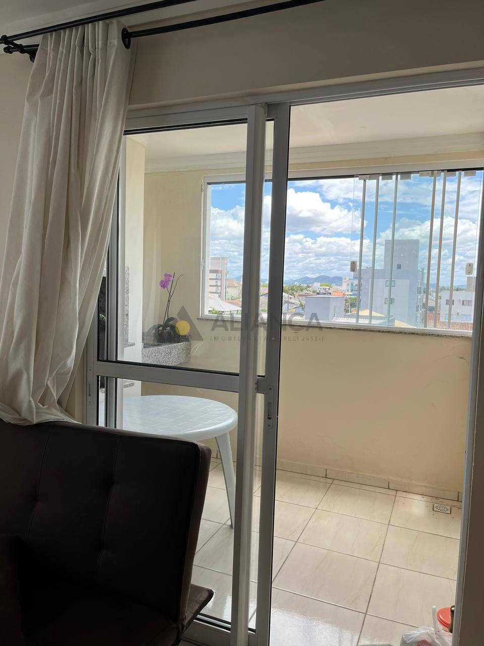 Apartamento à venda com 2 quartos, 65m² - Foto 3