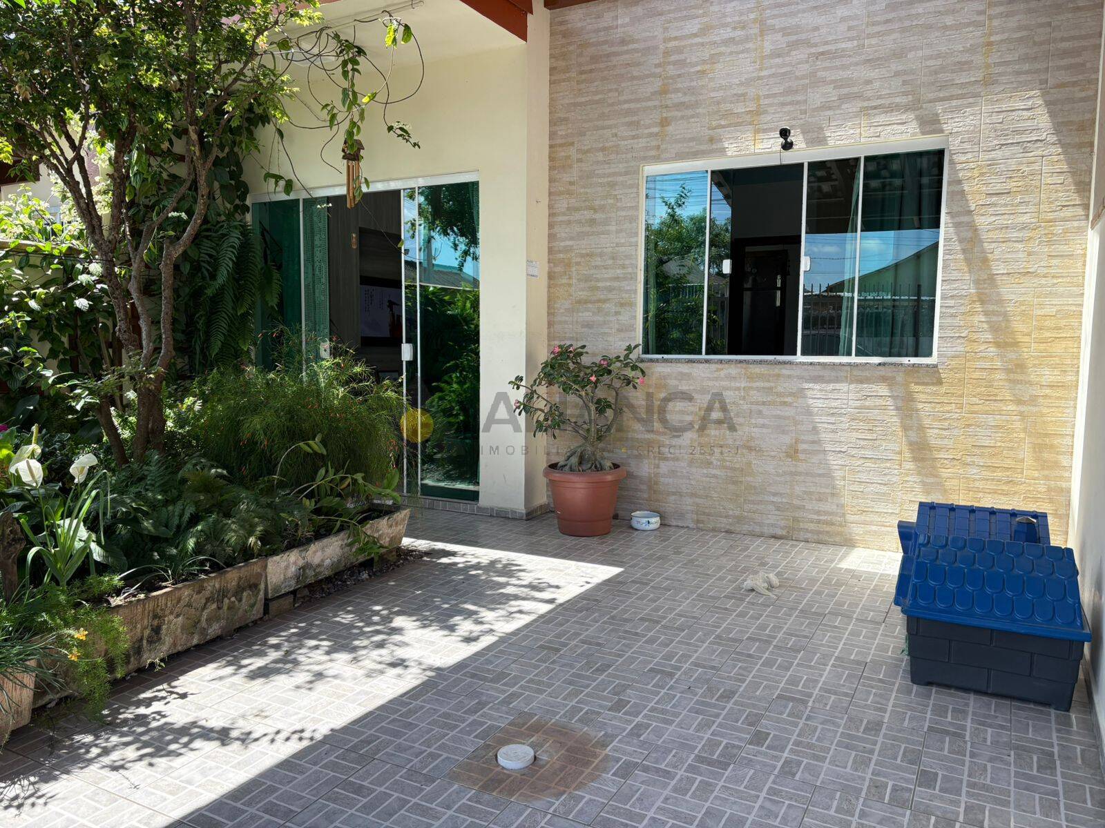 Casa à venda com 2 quartos, 54m² - Foto 2