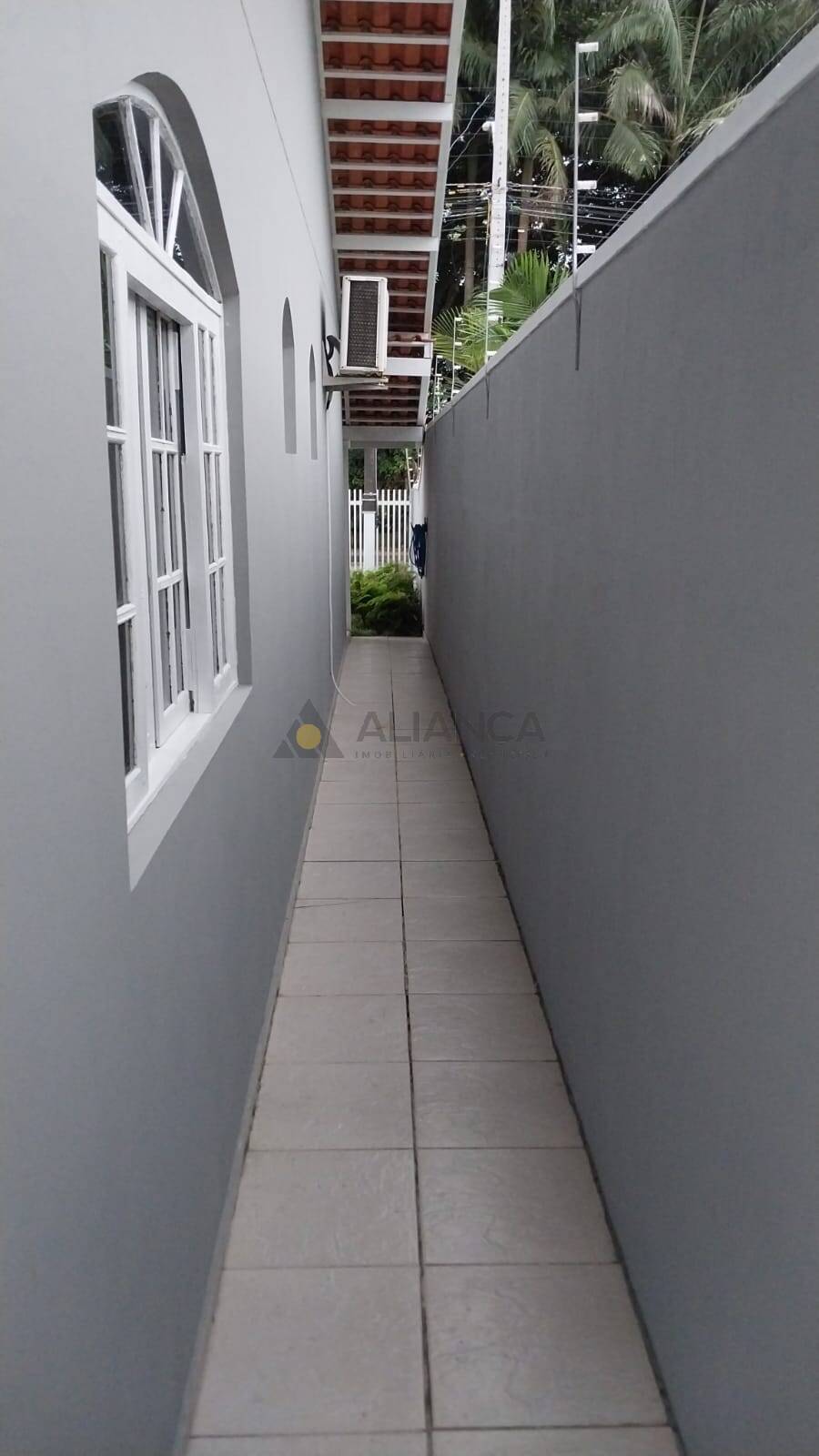 Casa à venda com 3 quartos, 170m² - Foto 2