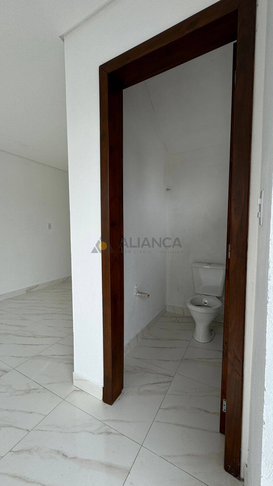 Casa à venda com 2 quartos, 50m² - Foto 4