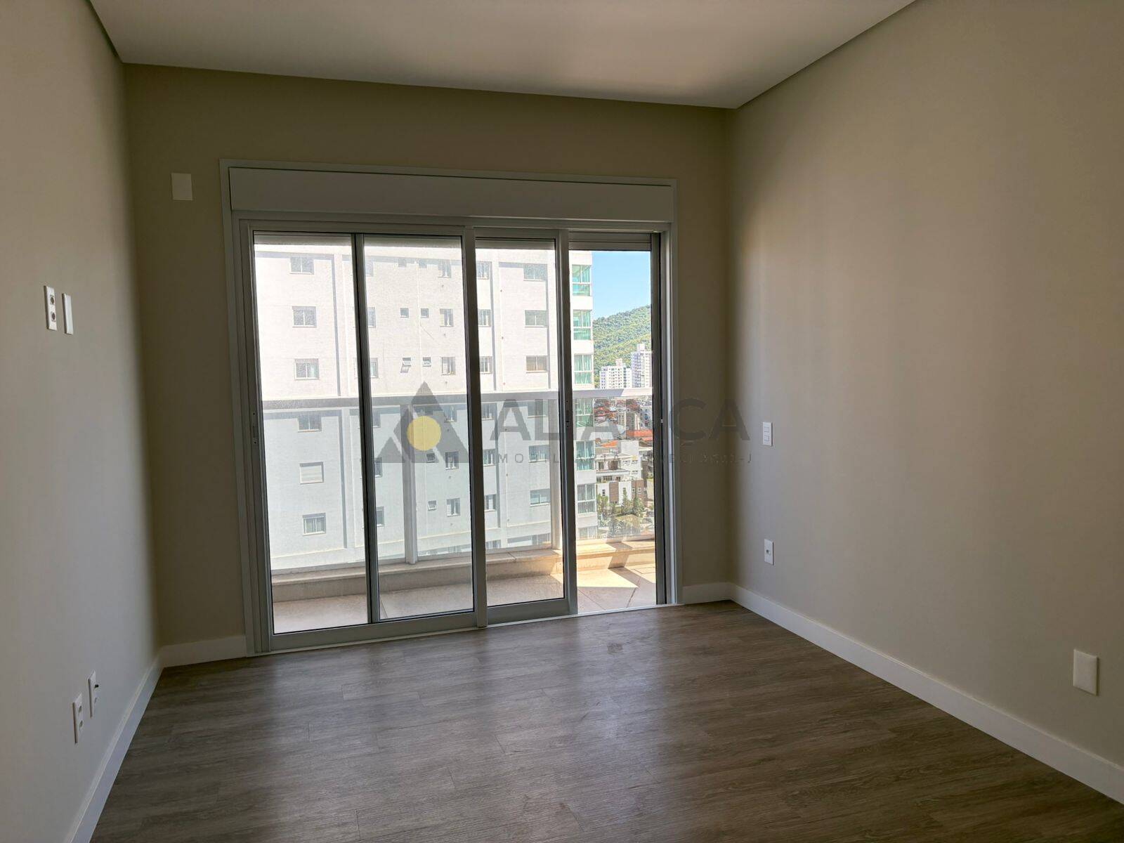 Apartamento à venda com 3 quartos, 131m² - Foto 12