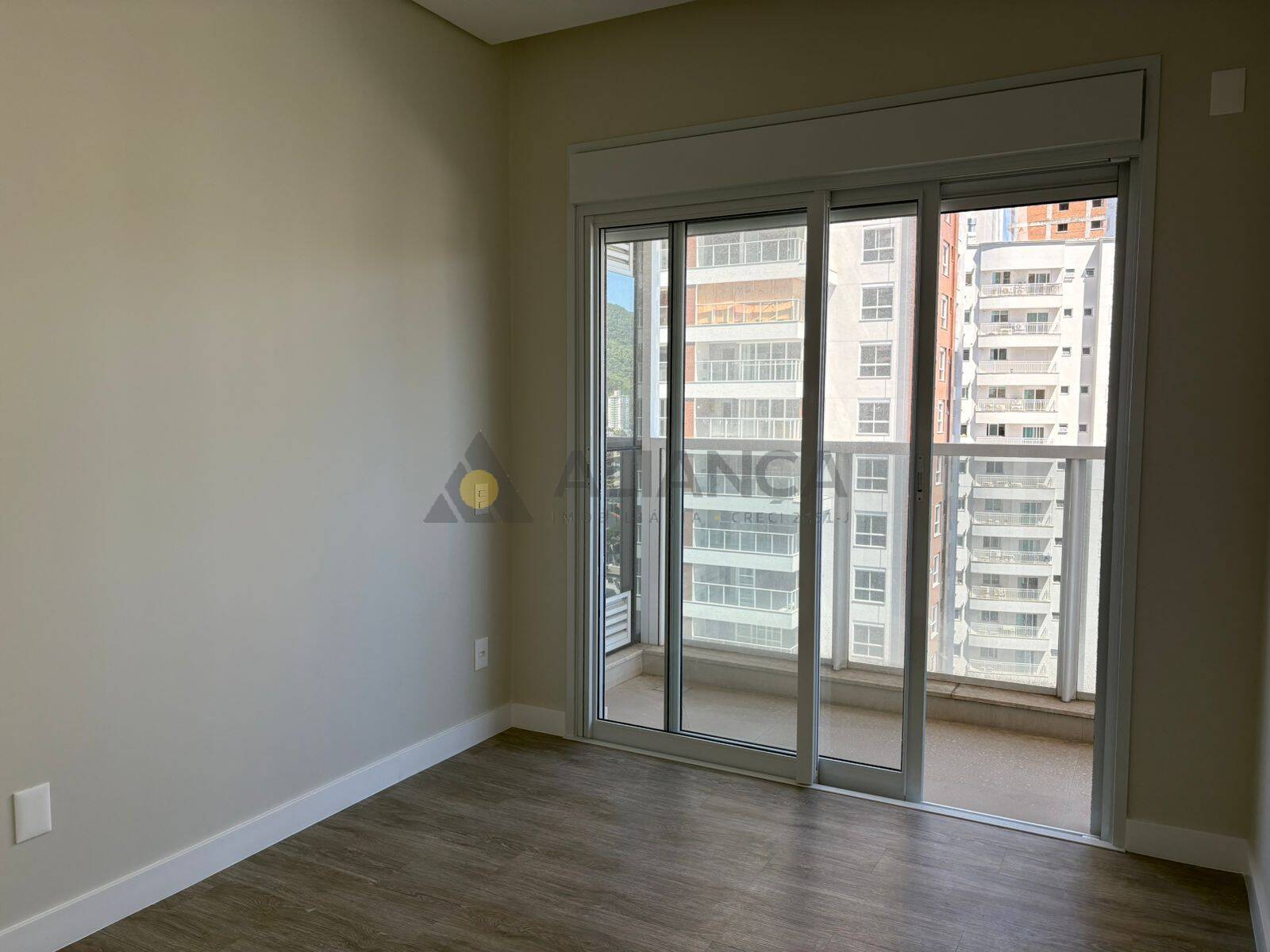 Apartamento à venda com 3 quartos, 131m² - Foto 14