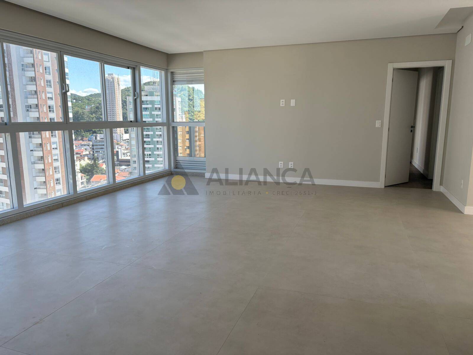 Apartamento à venda com 3 quartos, 131m² - Foto 5