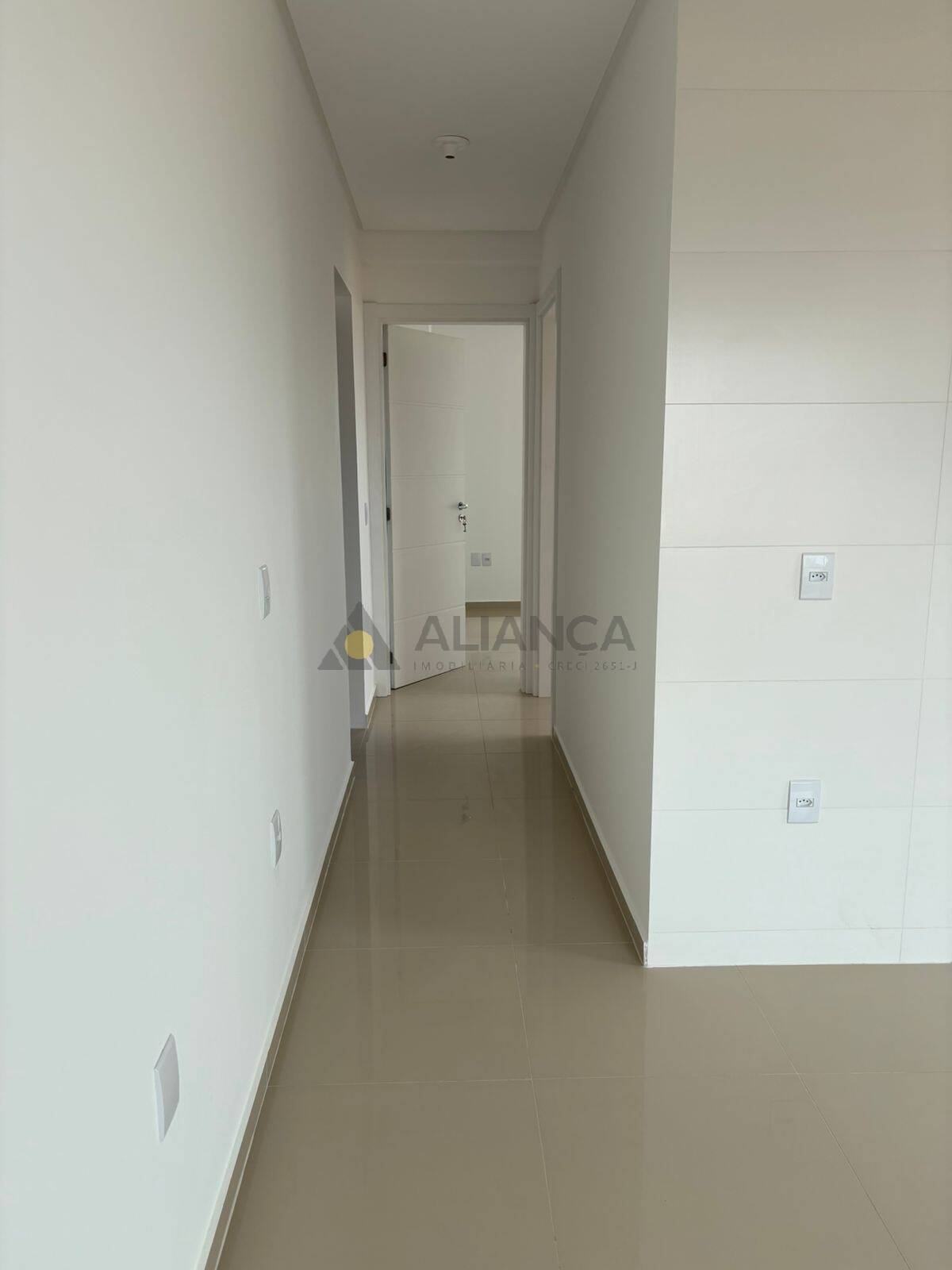 Apartamento à venda com 2 quartos, 70m² - Foto 5