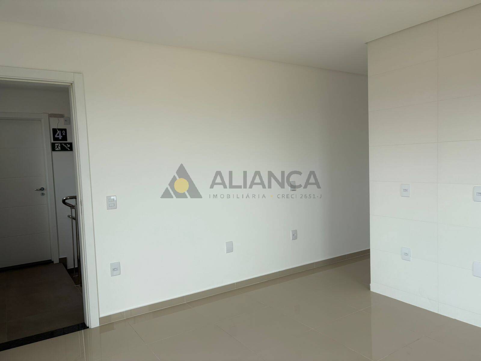 Apartamento à venda com 2 quartos, 70m² - Foto 4