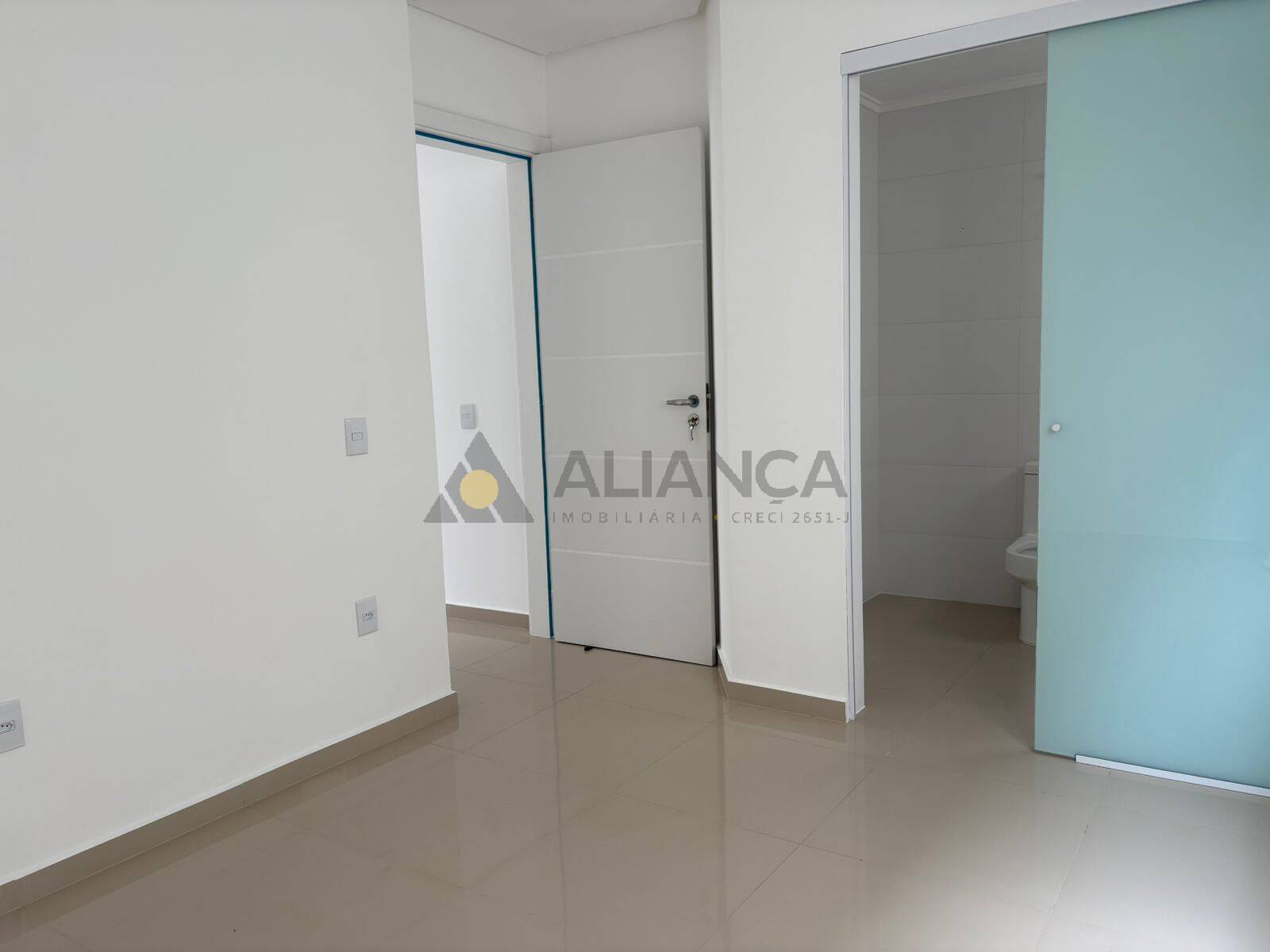 Apartamento à venda com 2 quartos, 70m² - Foto 9