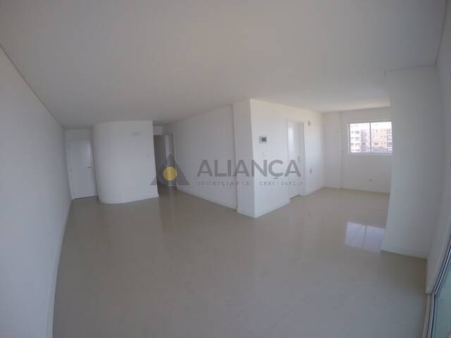 Apartamento à venda com 3 quartos, 130m² - Foto 3